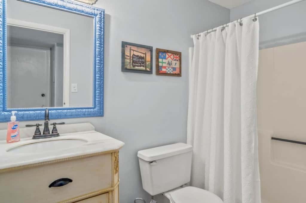 Turtle Nest · Oceanfront 2BR • Pool • Walk Beach • Sleeps 6