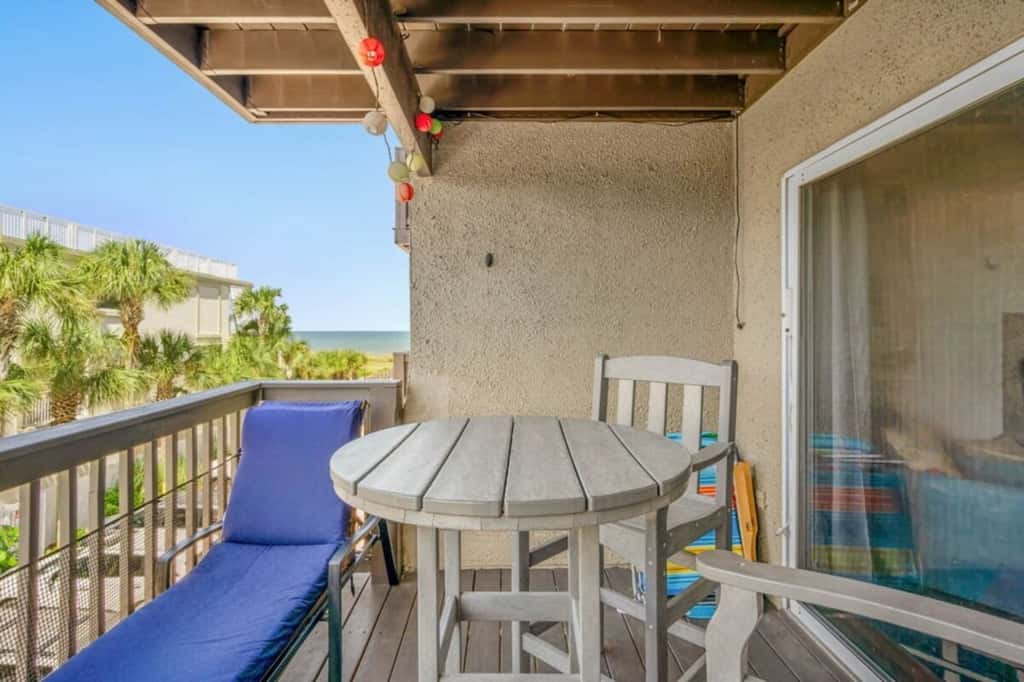Turtle Nest · Oceanfront 2BR • Pool • Walk Beach • Sleeps 6