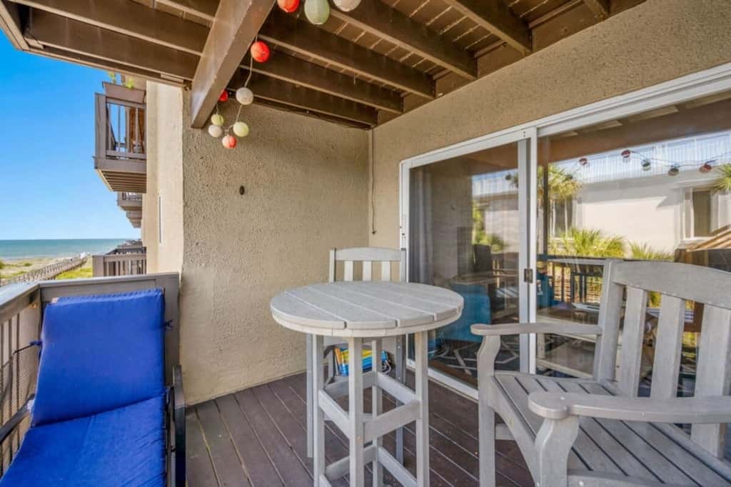Turtle Nest · Oceanfront 2BR • Pool • Walk Beach • Sleeps 6