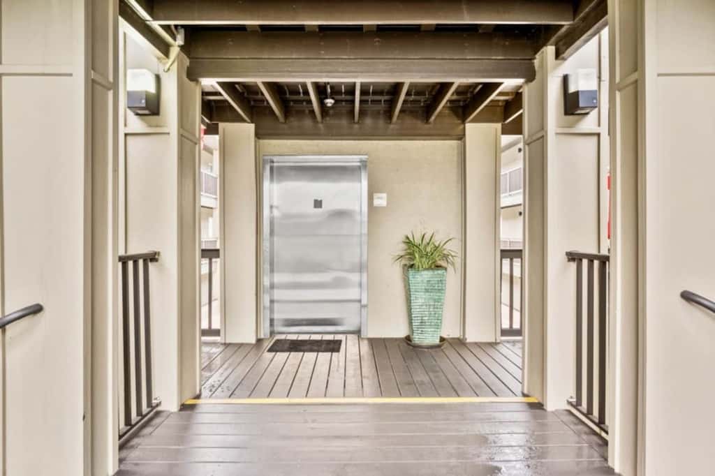 Turtle Nest · Oceanfront 2BR • Pool • Walk Beach • Sleeps 6