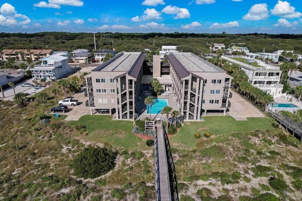 Deep Blue Sea · Beachfront Condo • Pool • Sleeps 6