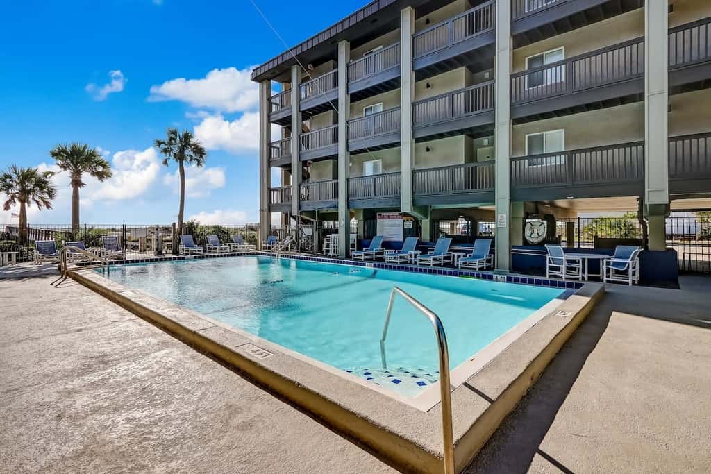 Deep Blue Sea · Beachfront Condo • Pool • Sleeps 6