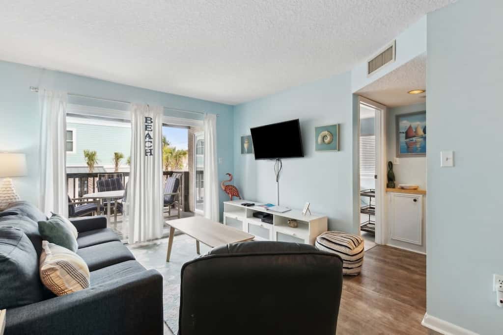 Deep Blue Sea · Beachfront Condo • Pool • Sleeps 6