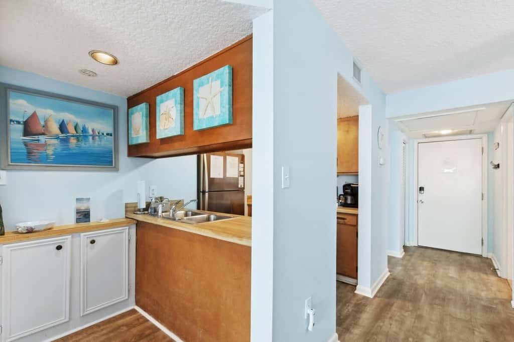 Deep Blue Sea · Beachfront Condo • Pool • Sleeps 6