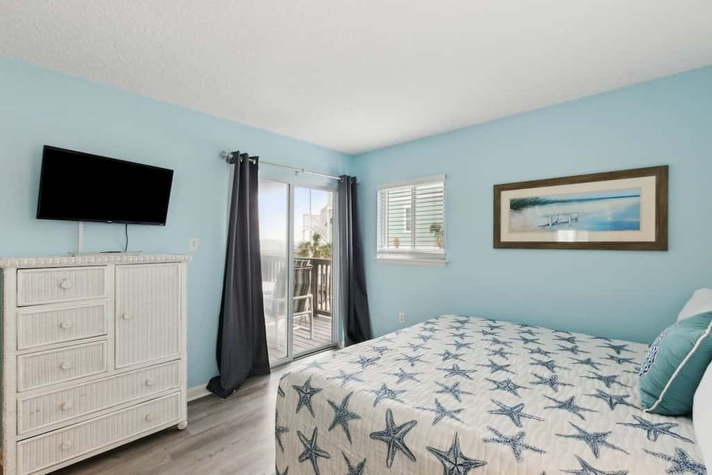 Deep Blue Sea · Beachfront Condo • Pool • Sleeps 6