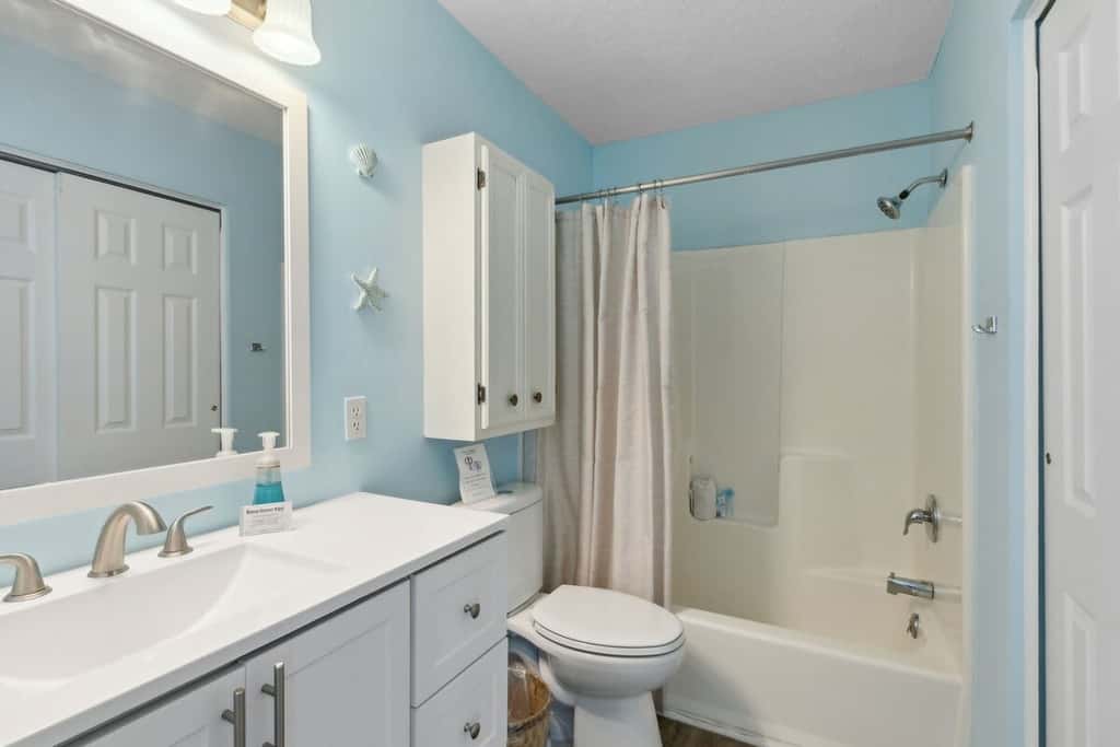 Deep Blue Sea · Beachfront Condo • Pool • Sleeps 6