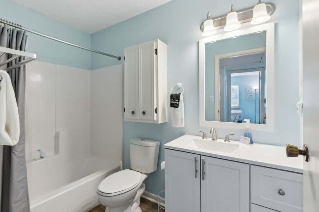 Deep Blue Sea · Beachfront Condo • Pool • Sleeps 6