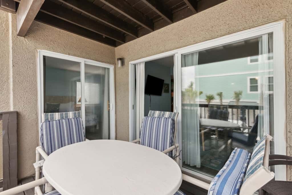 Deep Blue Sea · Beachfront Condo • Pool • Sleeps 6