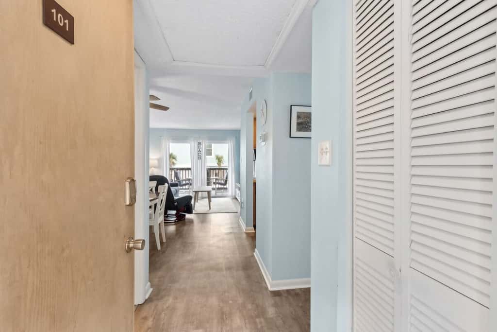 Deep Blue Sea · Beachfront Condo • Pool • Sleeps 6