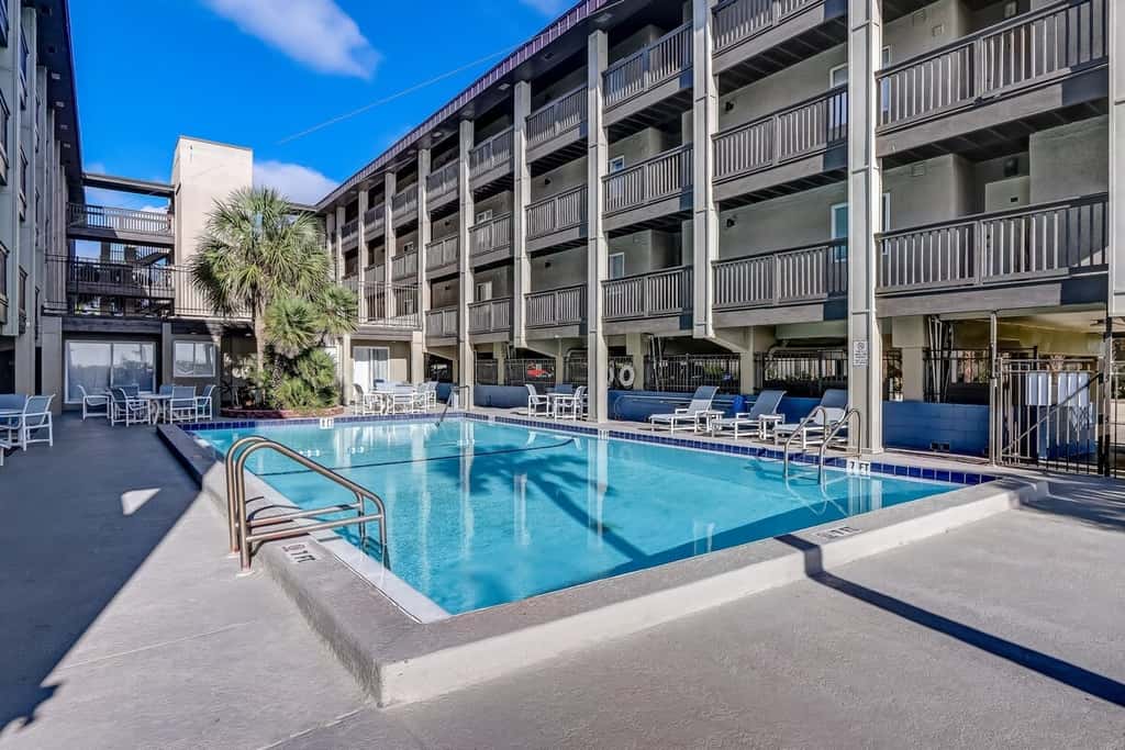 Deep Blue Sea · Beachfront Condo • Pool • Sleeps 6