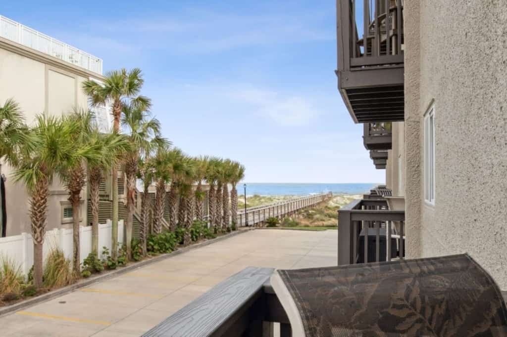 Oceanfront Condo • Pool • Direct Beach