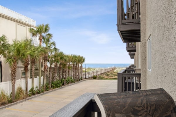 Oceanfront Condo • Pool • Direct Beach