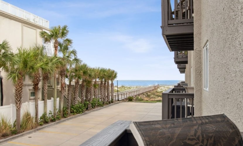 Oceanfront Condo • Pool • Direct Beach