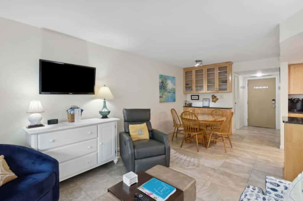 Sand Dollar Villas 102 - Beauty and the Beach