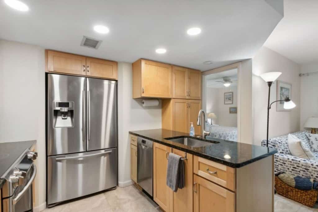 Oceanfront Condo • Pool • Direct Beach