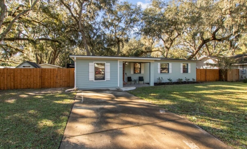 30+ Day Coastal Cottage Near Downtown