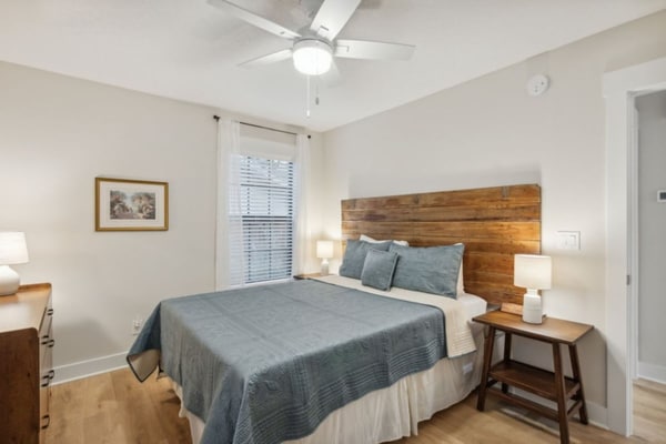 30+ Day Coastal Cottage Near Downtown