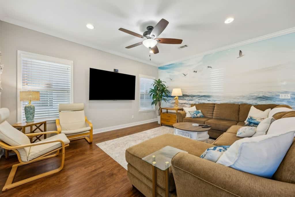 The Helm on Elm beautiful 3/2 near downtown