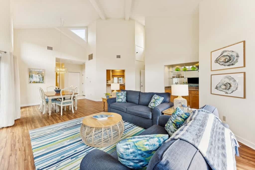 Omni Courtside Escape · Omni Condo • Pool • Walk to Beach