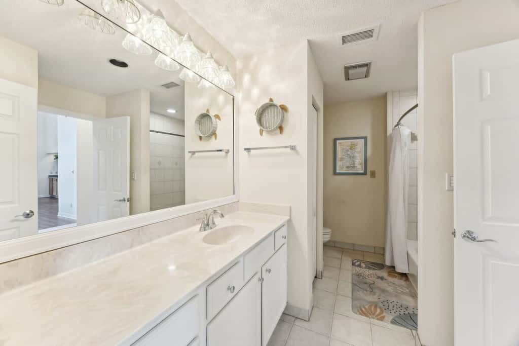 Omni Courtside Escape · Omni Condo • Pool • Walk to Beach