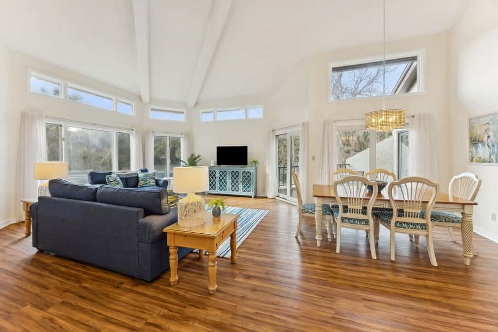 Omni Courtside Escape · Omni Condo • Pool • Walk to Beach