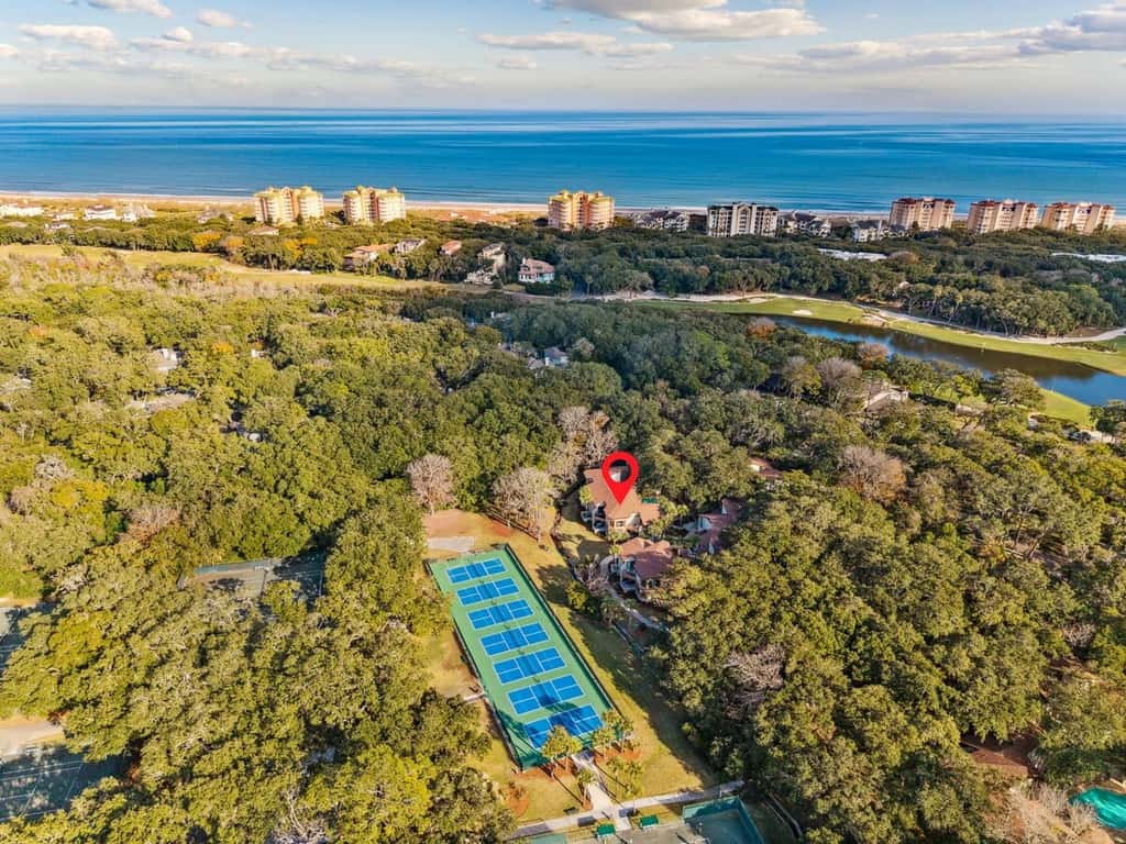 Omni Courtside Escape · Omni Condo • Pool • Walk to Beach