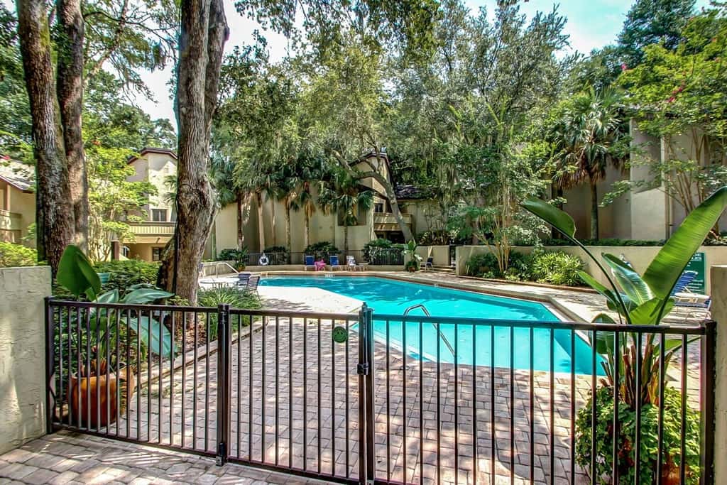 Omni Courtside Escape · Omni Condo • Pool • Walk to Beach