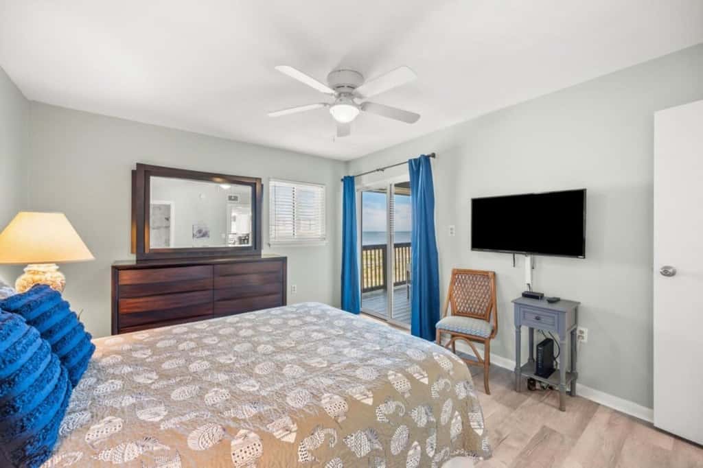 Sand Dollar Seaview Escape · Top Floor • Beach Access • Pool