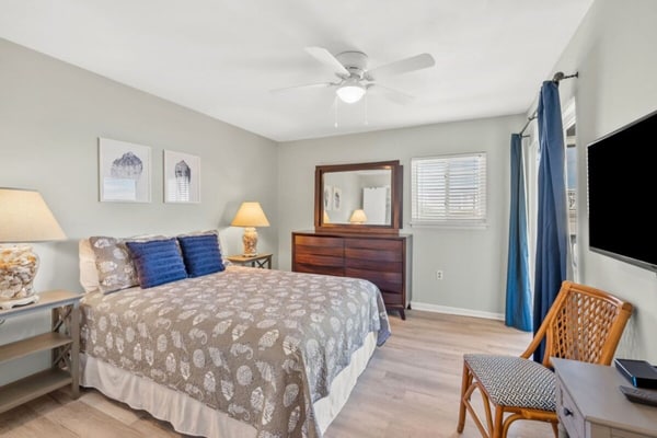 Top Floor • Beach Access • Pool • Amelia