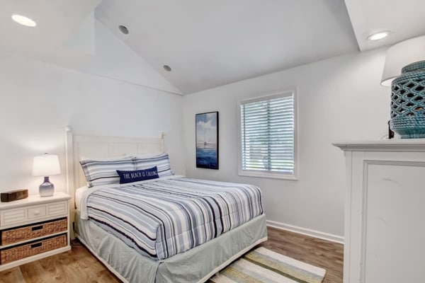 4BR Retreat • Fire Pit • 1 Mile to Beach