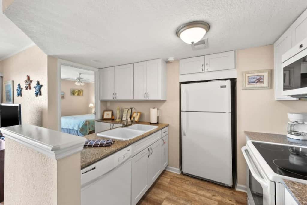 Southern Comfort  · Amelia Island Ocean View + Pool | Top Floor