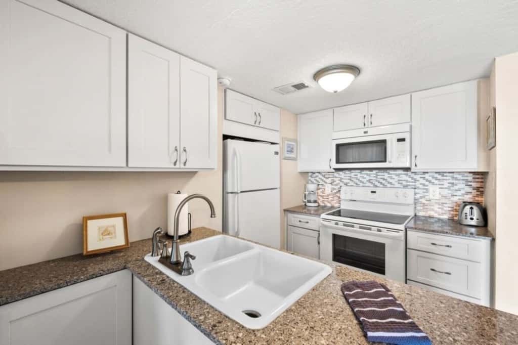 Southern Comfort  · Amelia Island Ocean View + Pool | Top Floor