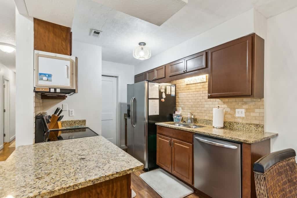 The SandPiper · Dog-Friendly 3BR • Walk to Beach • Pool