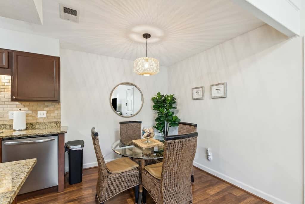 The SandPiper · Dog-Friendly 3BR • Walk to Beach • Pool