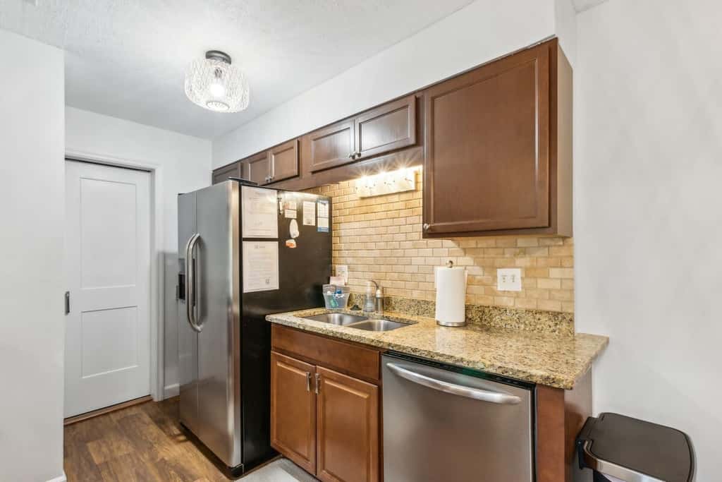 The SandPiper · Dog-Friendly 3BR • Walk to Beach • Pool