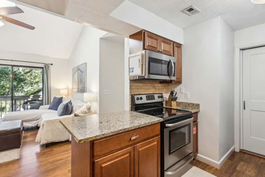The SandPiper · Dog-Friendly 3BR • Walk to Beach • Pool