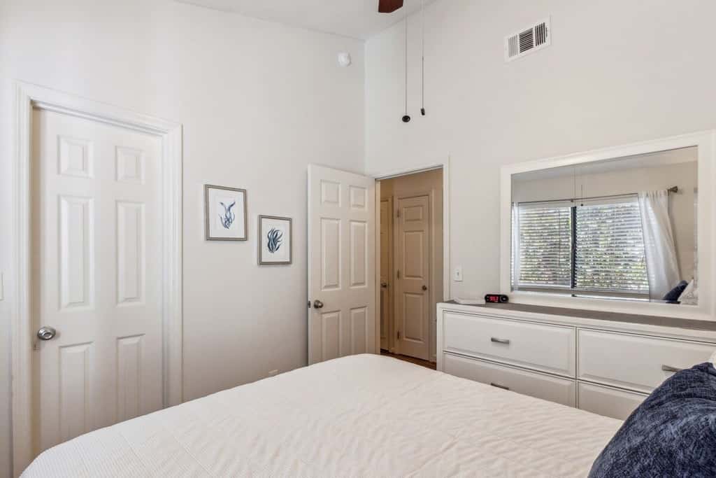 The SandPiper · Dog-Friendly 3BR • Walk to Beach • Pool