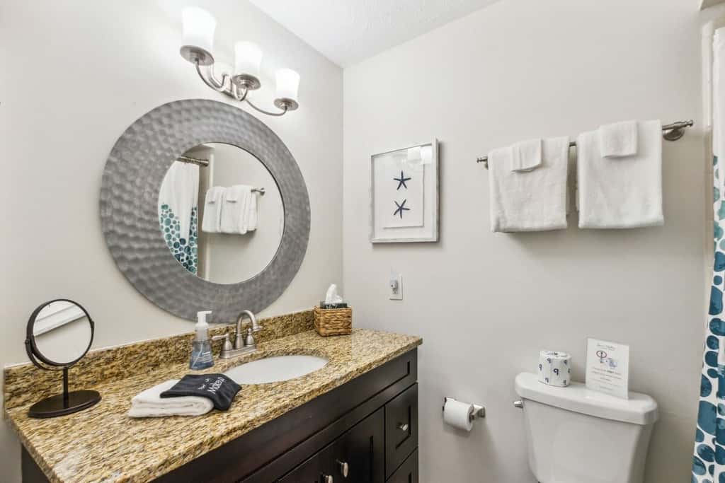 The SandPiper · Dog-Friendly 3BR • Walk to Beach • Pool