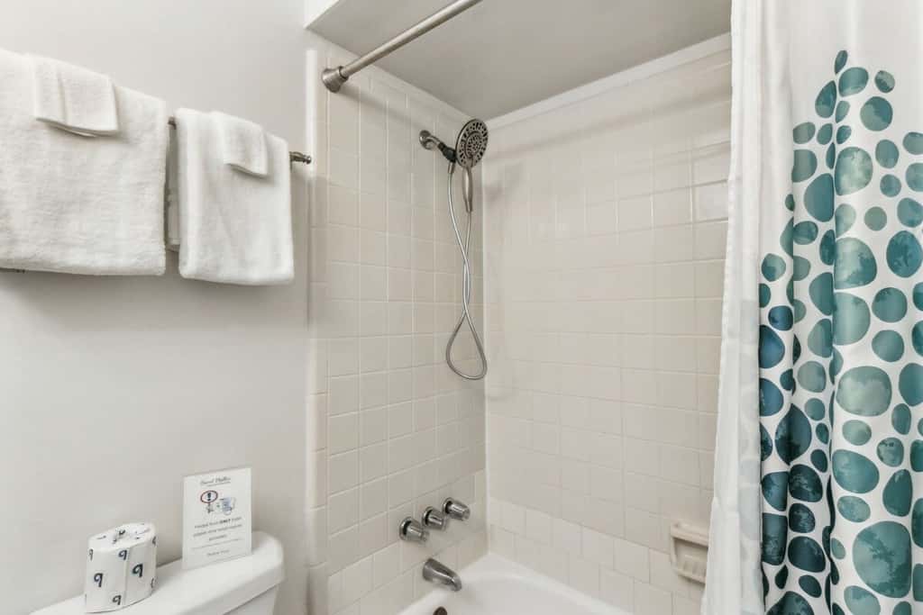 The SandPiper · Dog-Friendly 3BR • Walk to Beach • Pool