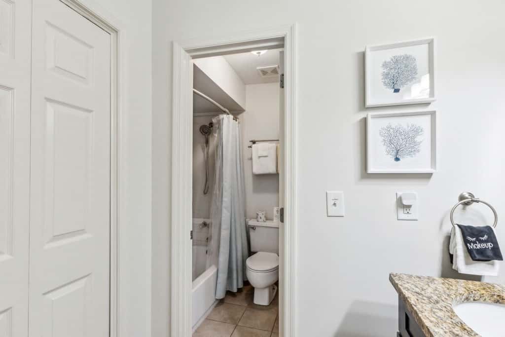 The SandPiper · Dog-Friendly 3BR • Walk to Beach • Pool