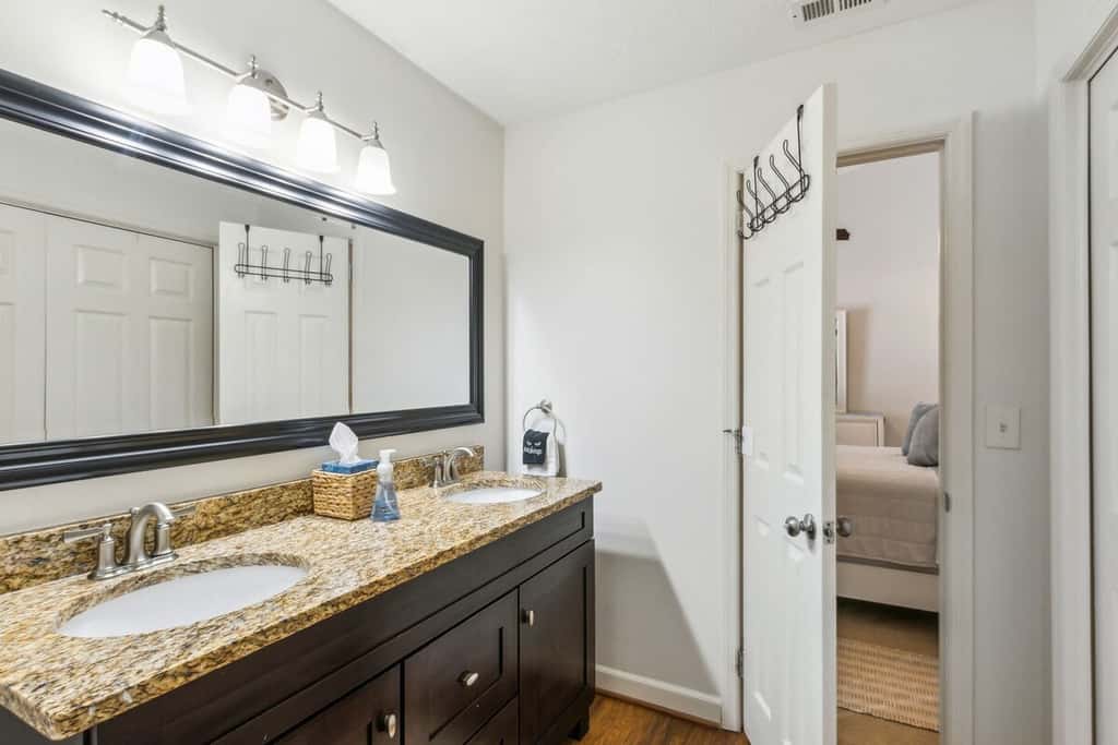 The SandPiper · Dog-Friendly 3BR • Walk to Beach • Pool