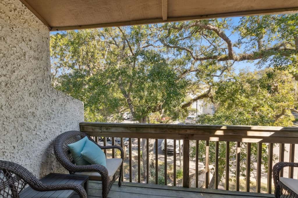 The SandPiper · Dog-Friendly 3BR • Walk to Beach • Pool