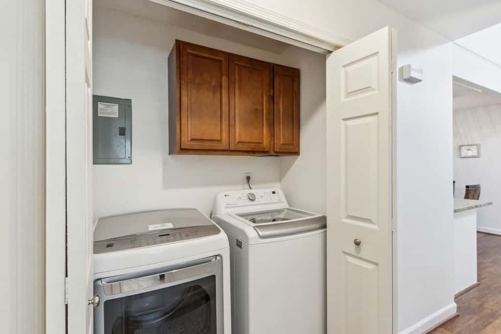 The SandPiper · Dog-Friendly 3BR • Walk to Beach • Pool