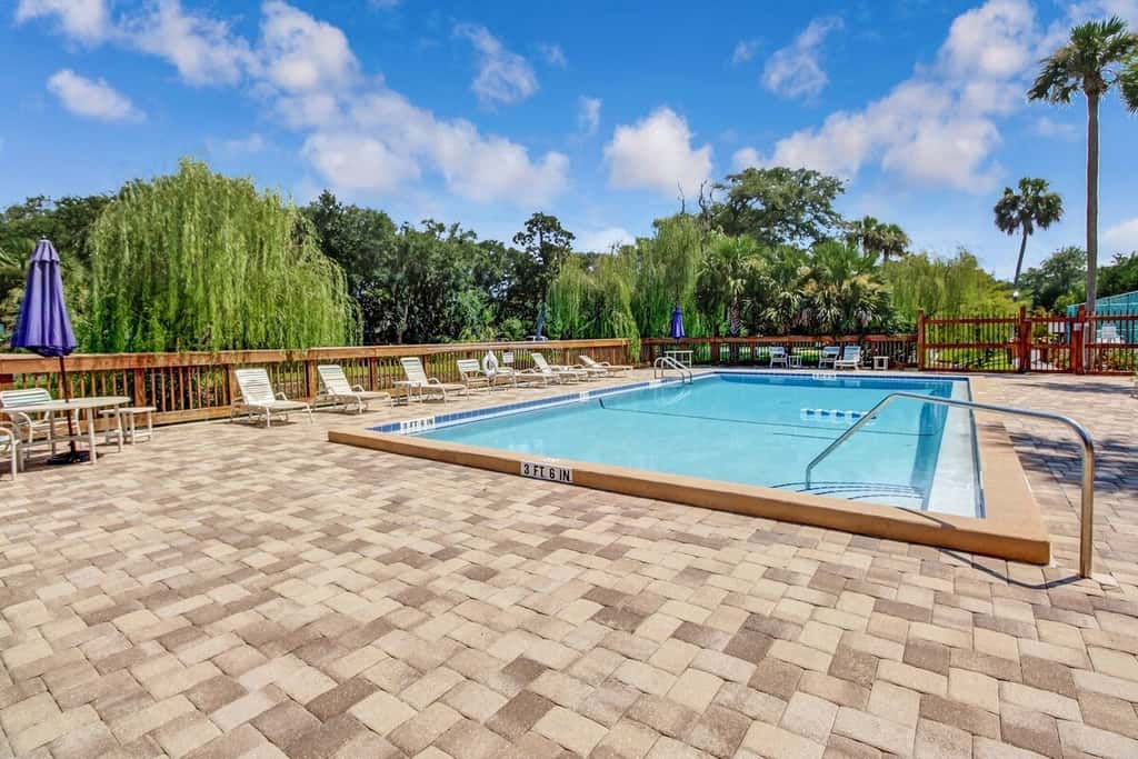 The SandPiper · Dog-Friendly 3BR • Walk to Beach • Pool