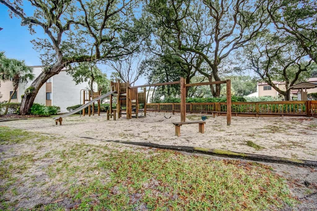 The SandPiper · Dog-Friendly 3BR • Walk to Beach • Pool