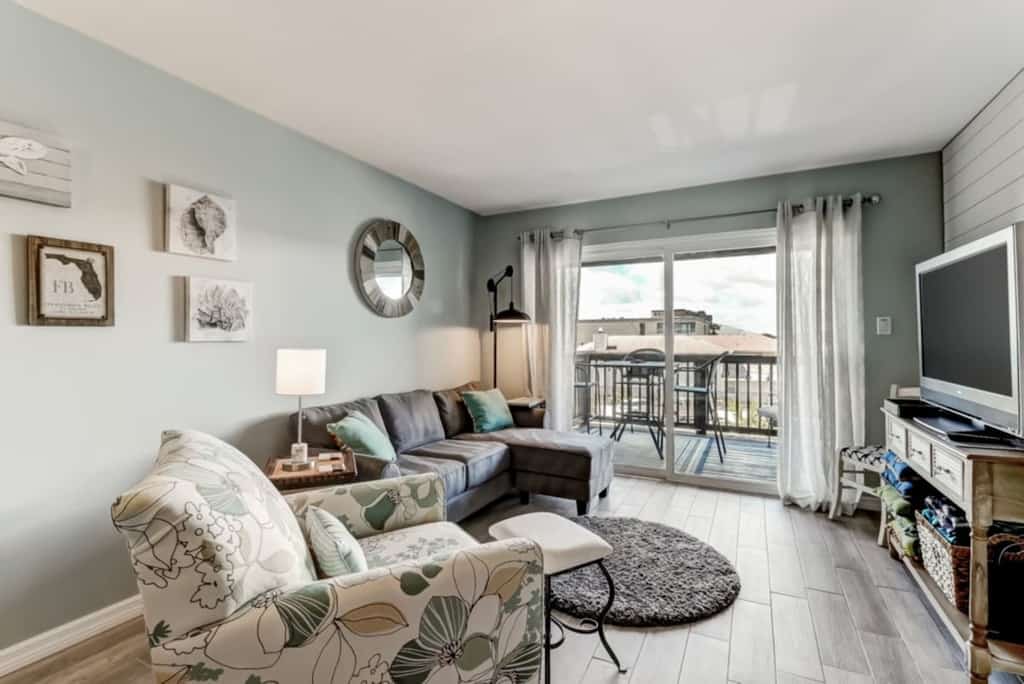 Ocean View 2BR • Pool • Walk to Beach