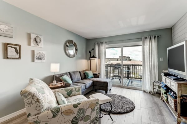 Ocean View 2BR • Pool • Walk to Beach