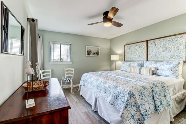 Ocean View 2BR • Pool • Walk to Beach