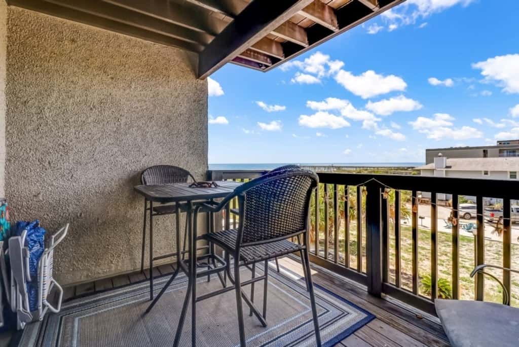 Oorah · Ocean View 2BR • Pool • Walk to Beach