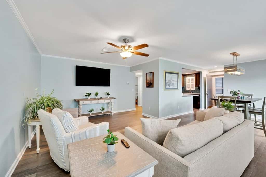 Paradise Walk · 3BR Condo • Pool • Walk to Beach • Sleeps 6